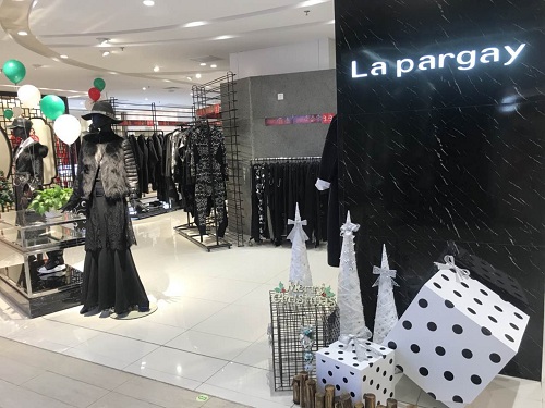 鐵藝服裝展示道具定制【實(shí)體定制案例】